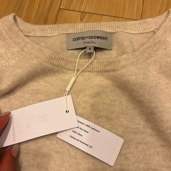 the cashmere sweater in almond - Picture 2 of 5